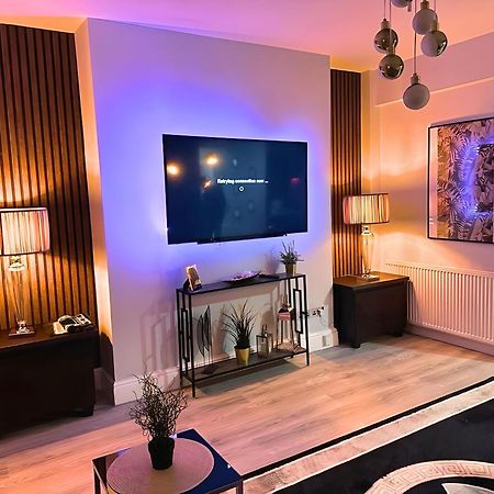*Luxury 9Ine Lush Jacuzzi Apartment & Balcony* Birmingham Exteriör bild