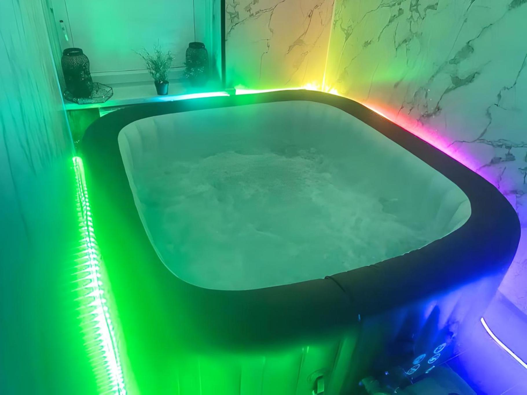 *Luxury 9Ine Lush Jacuzzi Apartment & Balcony* Birmingham Exteriör bild