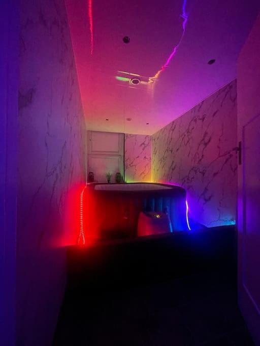 *Luxury 9Ine Lush Jacuzzi Apartment & Balcony* Birmingham Exteriör bild