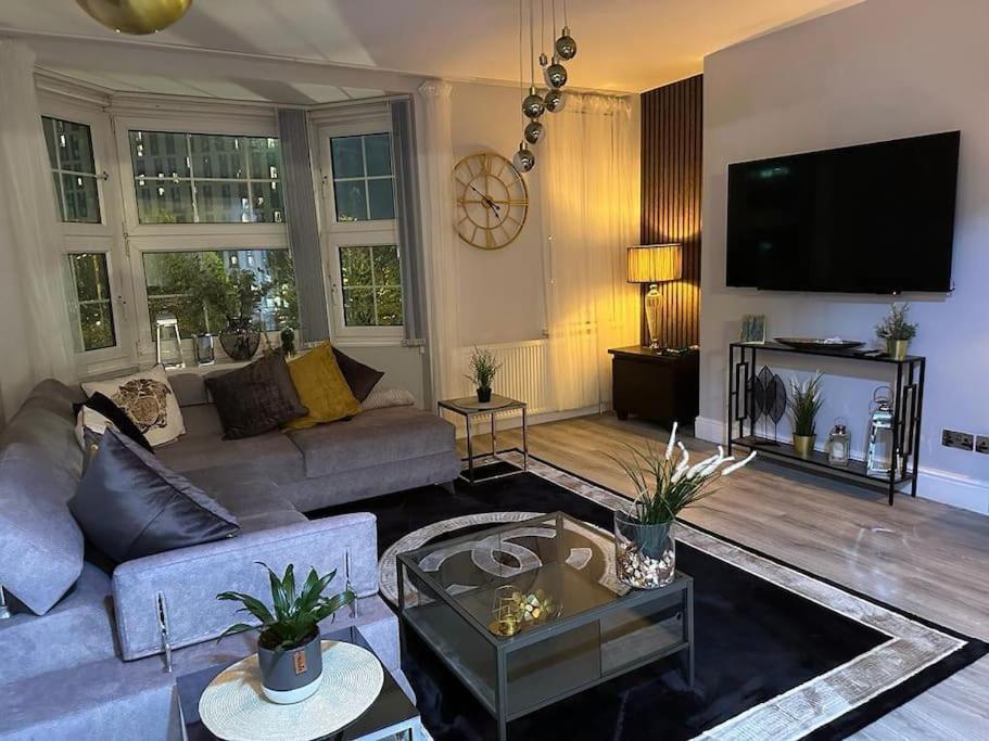 *Luxury 9Ine Lush Jacuzzi Apartment & Balcony* Birmingham Exteriör bild
