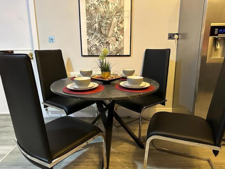 *Luxury 9Ine Lush Jacuzzi Apartment & Balcony* Birmingham Exteriör bild