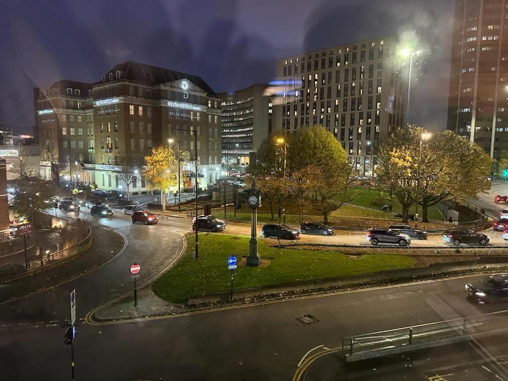 *Luxury 9Ine Lush Jacuzzi Apartment & Balcony* Birmingham Exteriör bild